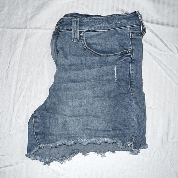 Size 8 Seven Weekend Short - Picture 4 of 5